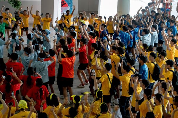 Final Cheer at the end of Orientation